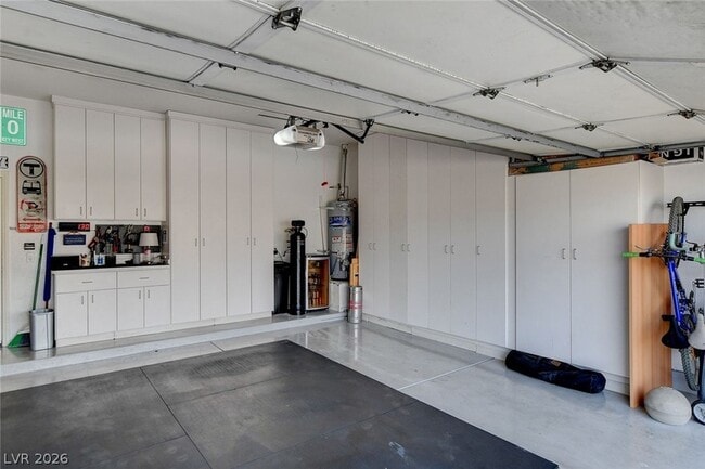 Building Photo - 10553 Linderhof Ave