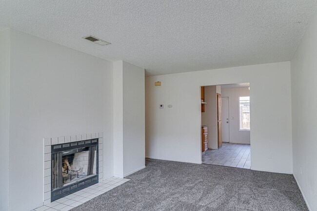 Building Photo - 4418 White Ln