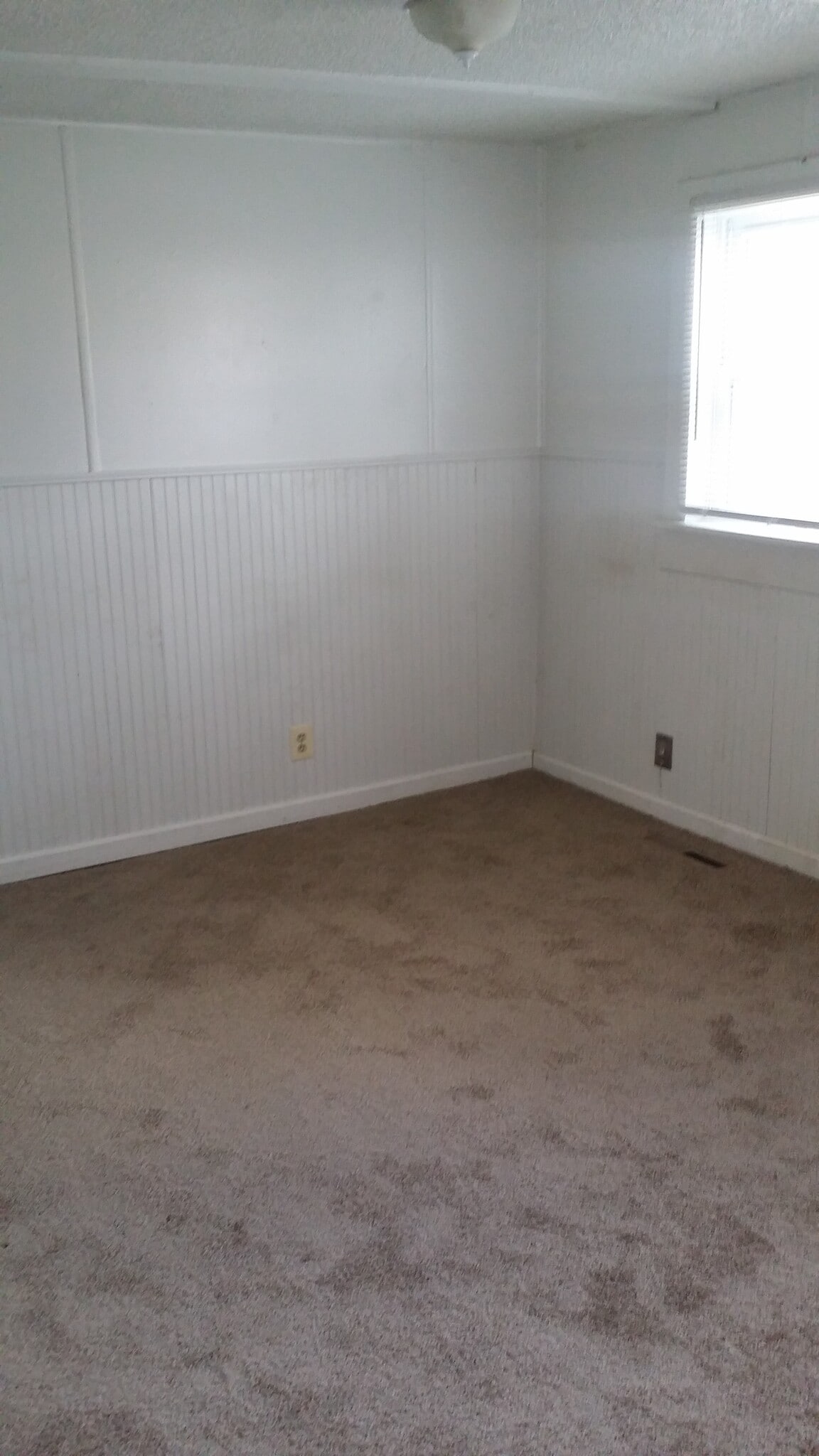 Building Photo - 211 7th St