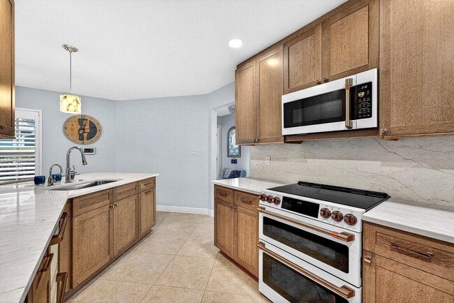 Building Photo - 812 Ocean Dunes Cir