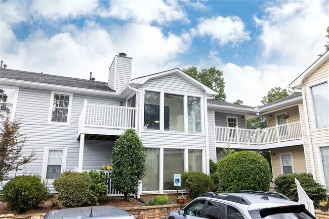 Building Photo - 910 Augusta Dr