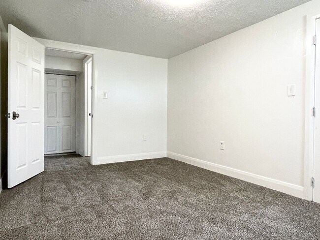 Building Photo - 1700 E.