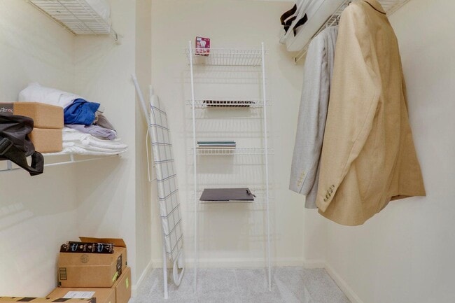 Building Photo - 630 S Sapodilla Ave