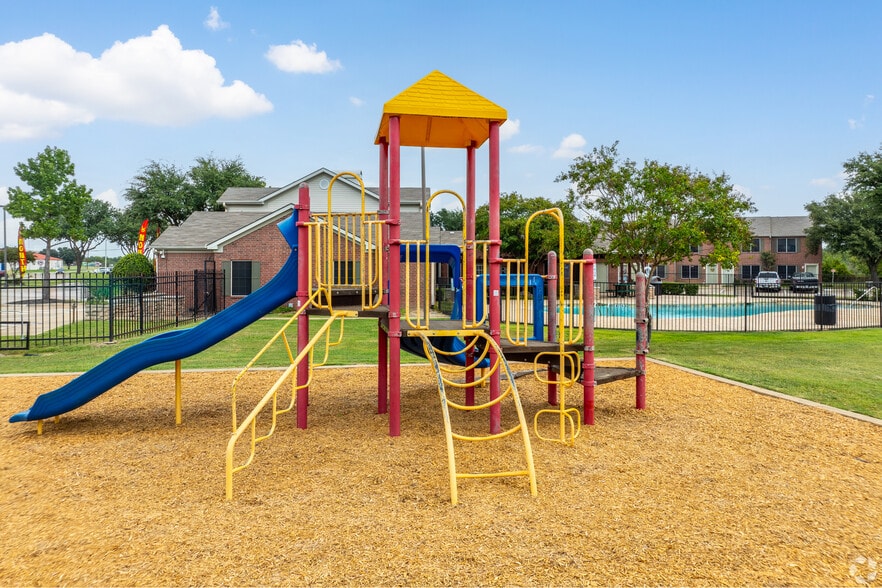 Building Photo - Heather Lane