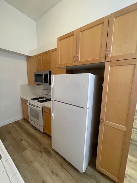 Building Photo - 808-812 Westmount Dr