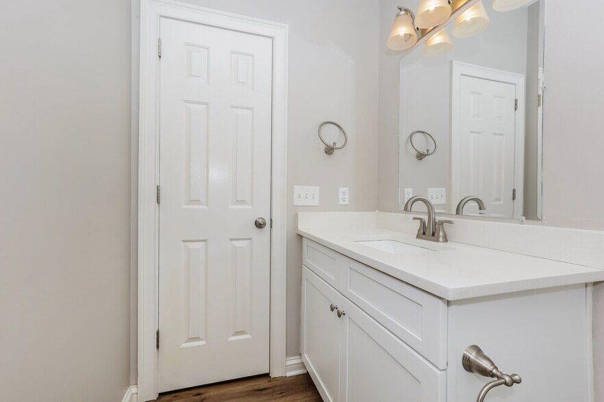 Building Photo - 2414 Amber Glen Dr