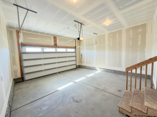 Building Photo - 414 W Snowberry Dr