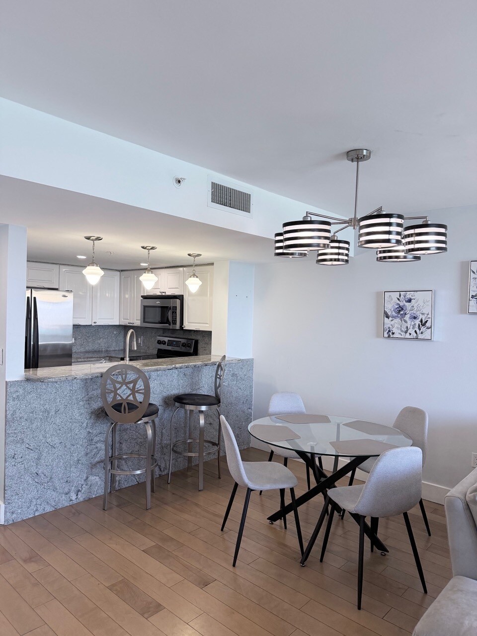 Building Photo - 1900 Purdy Ave