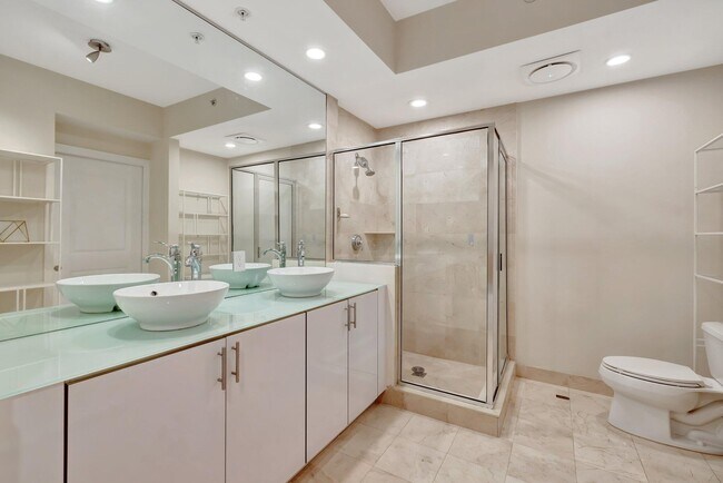 Building Photo - 315 NE 3rd Ave