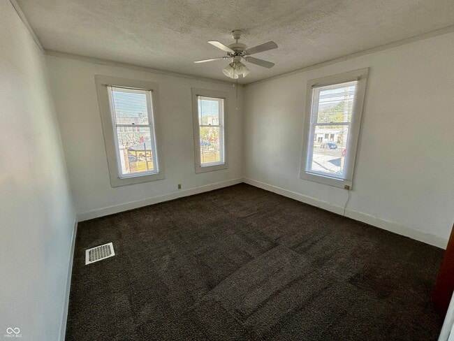 Building Photo - 639 Stevens St