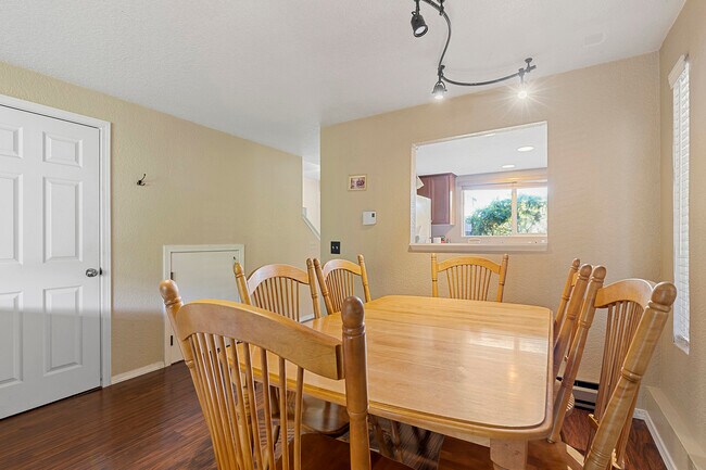 Building Photo - 1414 NE 151st St