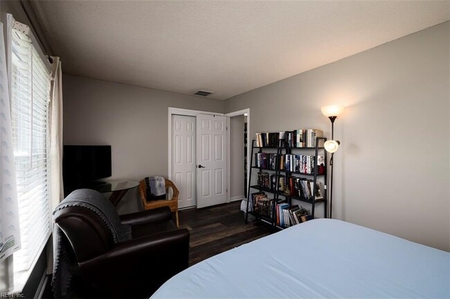 Building Photo - 2309 Rockingchair Ln