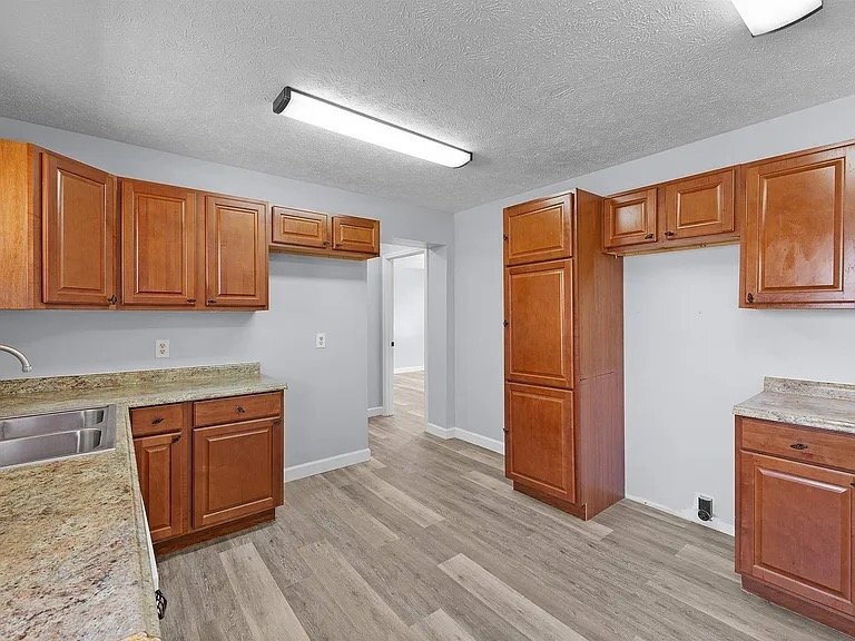 Building Photo - 837 Bear Creek Rd