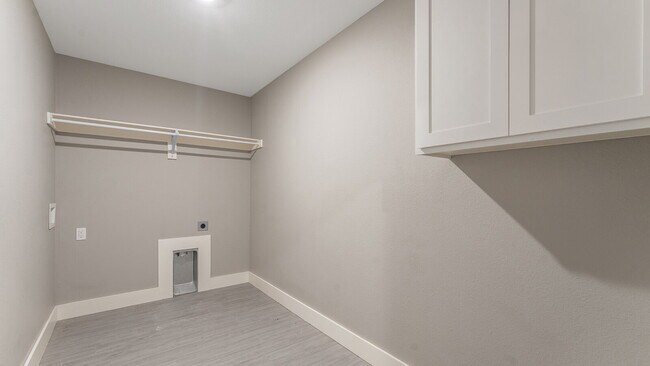 Building Photo - Welcoming Farmington Home Near Local Amenities
