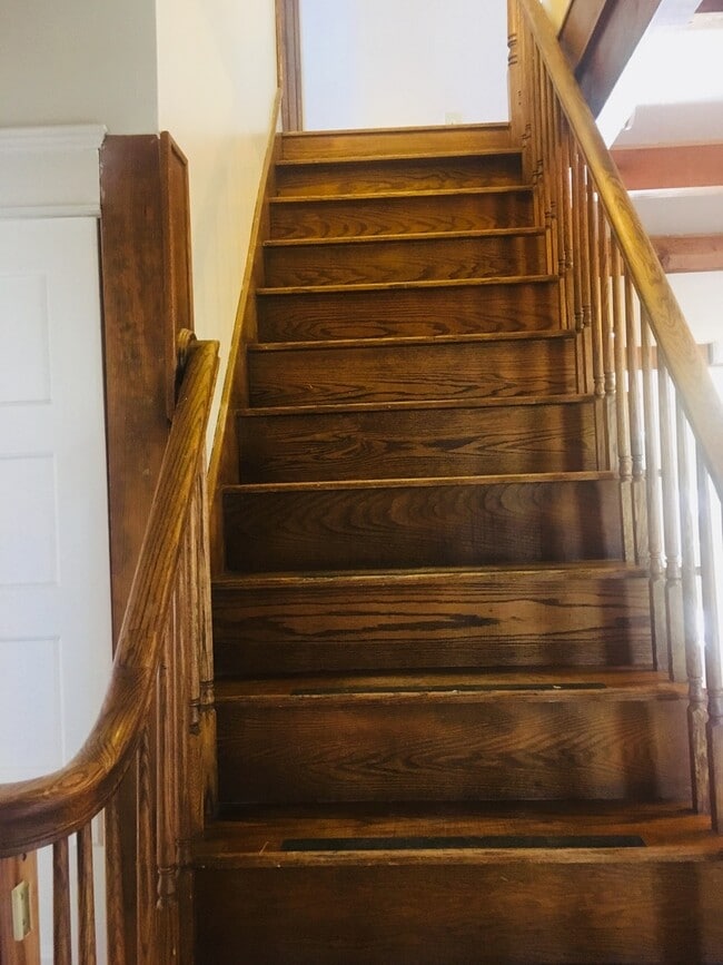 Building Photo - 2-Story Country home!