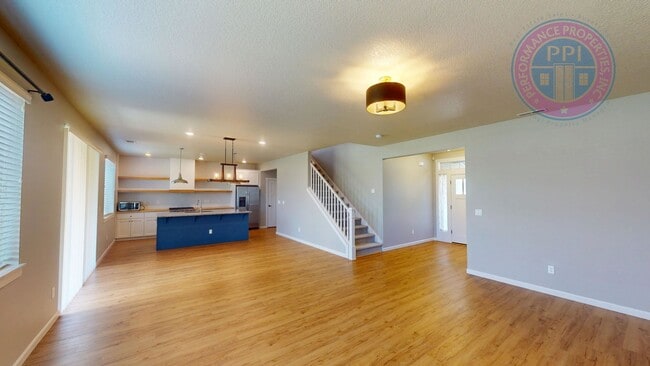 Building Photo - *Gresham - Luxury Craftsman, Central Air, ...