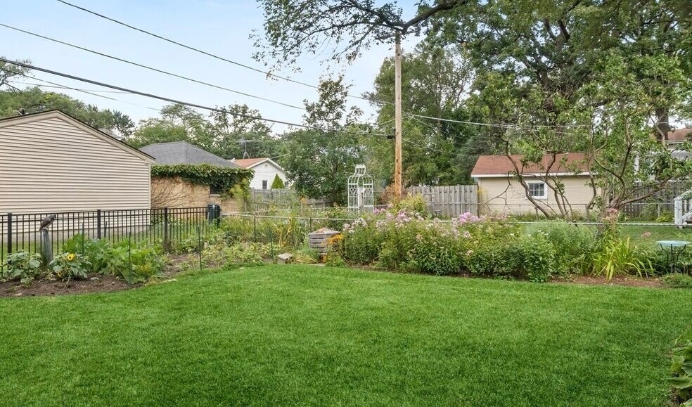 Building Photo - 1034 Chestnut St