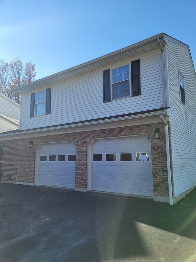 Primary Photo - Middletown 1BR Garage Apartment