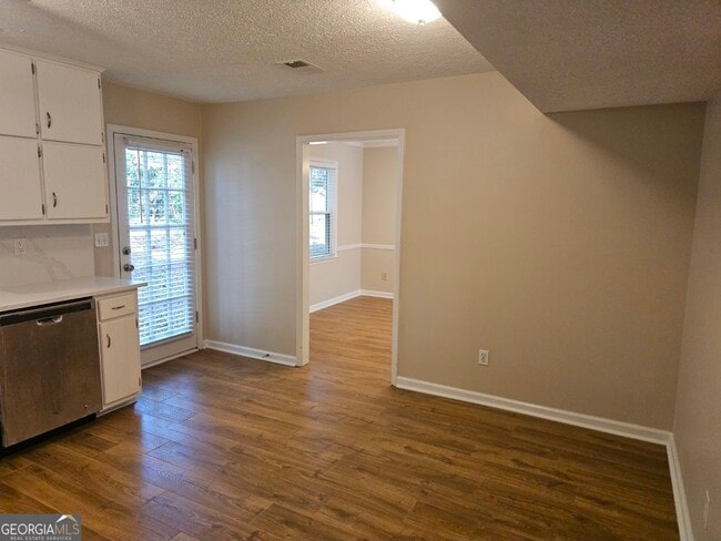 Building Photo - 102 Sauterne Way