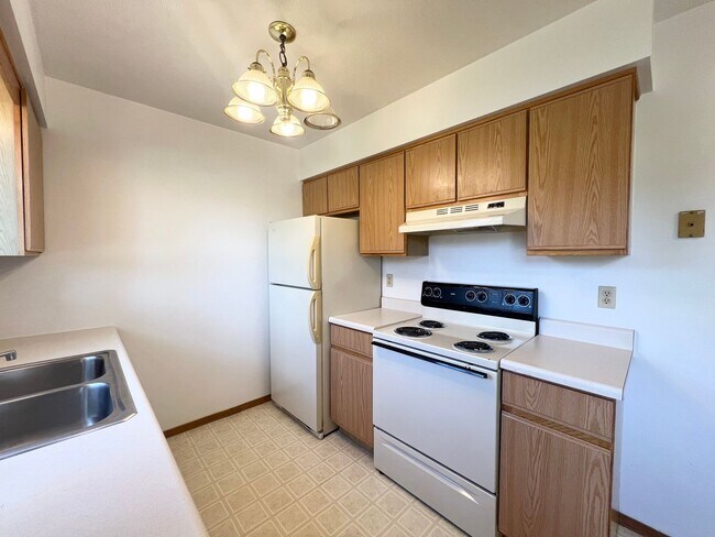 Building Photo - Wood Court Apartments