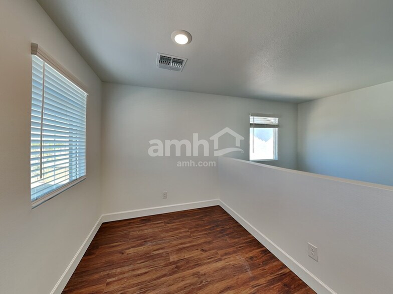 Building Photo - 6619 S 42nd Dr