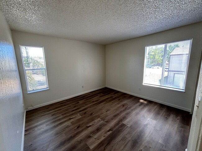 Building Photo - Two Bedroom, Two Bathroom Second Floor Apa...