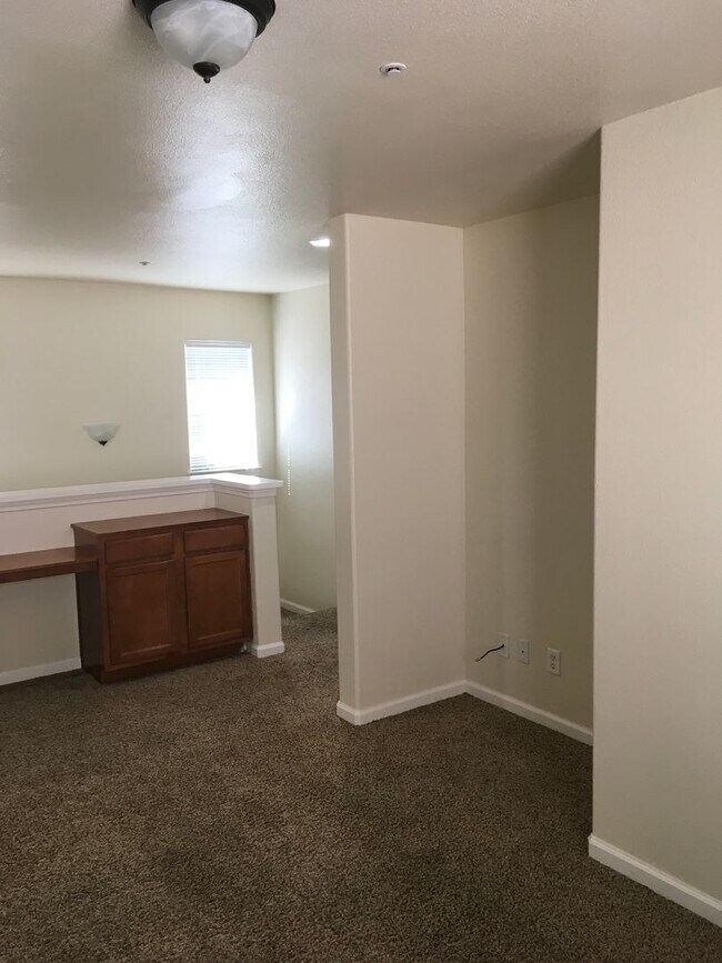 Building Photo - 2151 Vienna Way