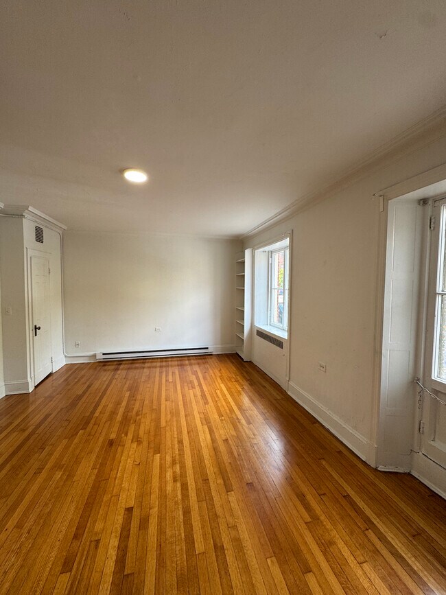 Building Photo - 107 W Monument St