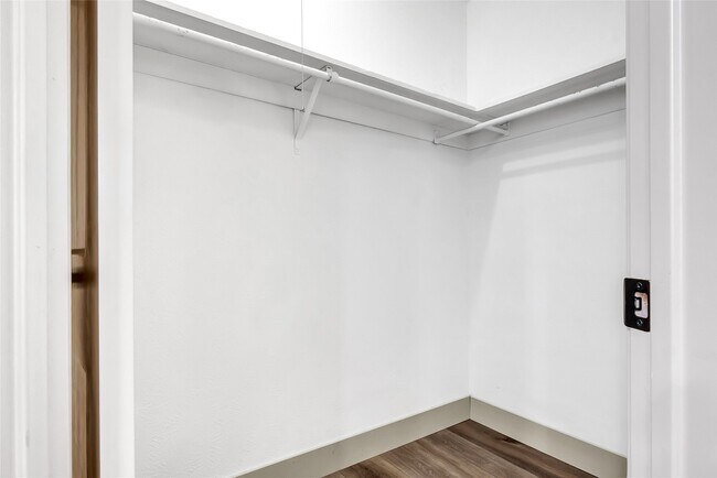 Building Photo - 10115 Kirkbluff Dr