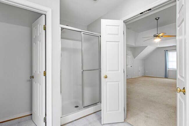 Building Photo - HAMPTON PARK - Pristine 4-5 bedroom home a...