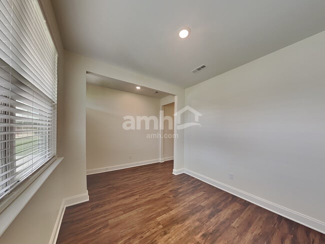 Building Photo - 5228 Valor Dr