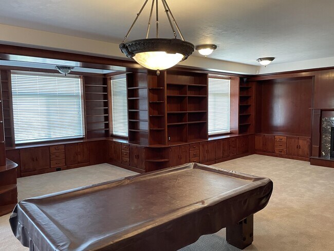 Building Photo - 561 Rocky Knoll Ln