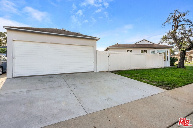 Building Photo - 6272 Silva St