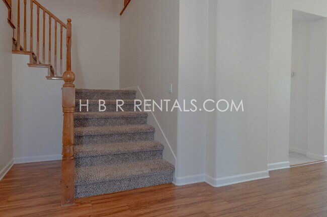 Building Photo - 521 S Altura Ct