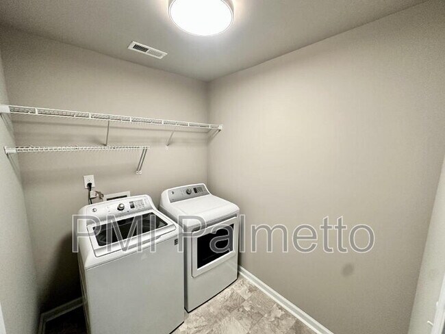 Building Photo - 117 Weeping Oak Ln