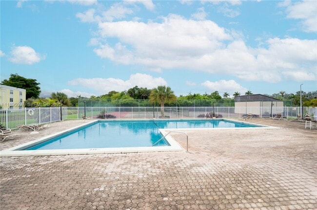 Building Photo - 10875 SW 112th Ave