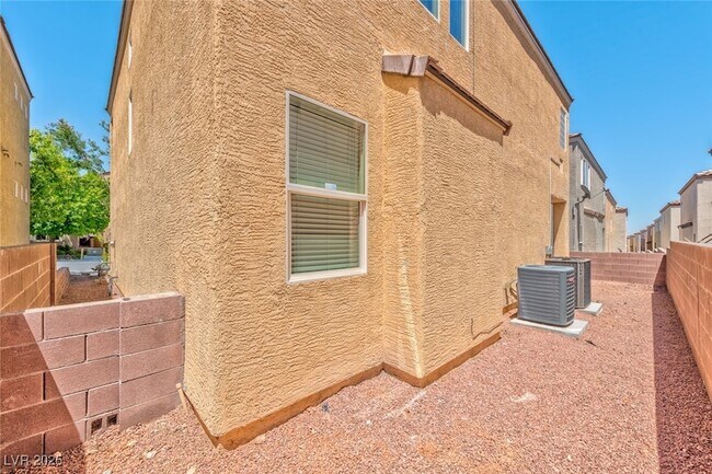 Building Photo - 10589 Danielson Ave