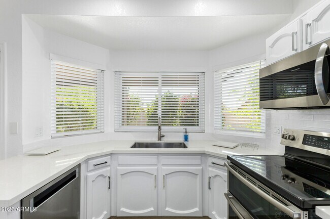 Building Photo - 9907 E Wood Dr