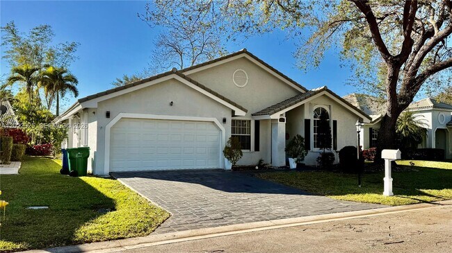 Building Photo - 5470 Pine Cir