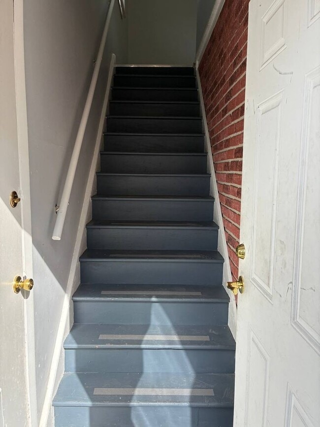 Building Photo - 20115 Ash Ln