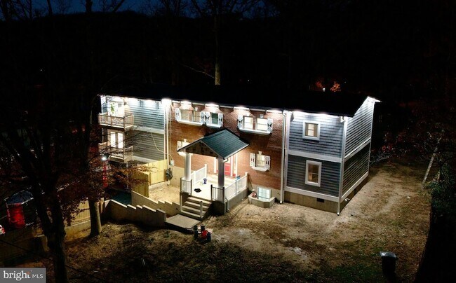 Building Photo - 6218 Suitland Rd