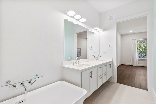 Building Photo - 15875 Spectrum Dr