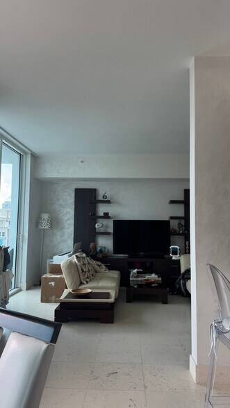 Building Photo - 1945 S Ocean Dr