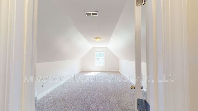 Building Photo - 939 Squires Pt