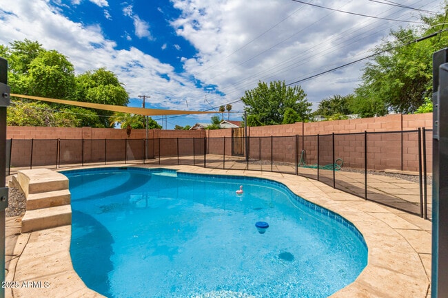 Building Photo - 1928 E Palo Verde Dr