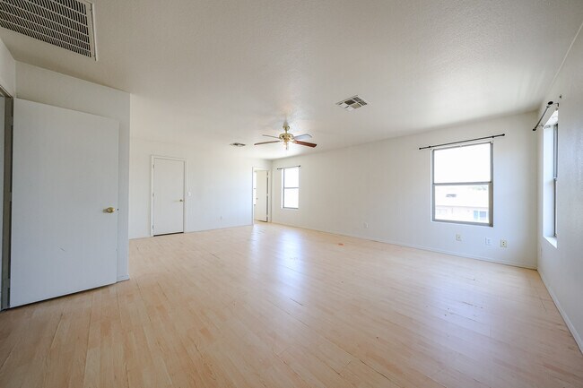 Building Photo - 11816 W Rosewood Dr