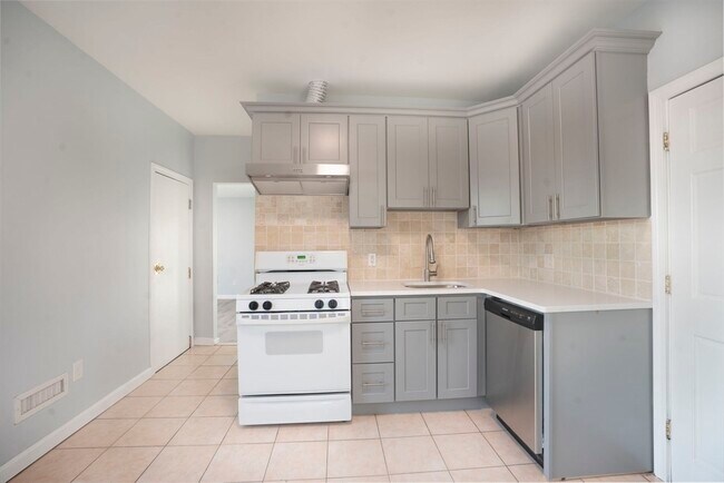 Building Photo - 46 Wyllis Ave