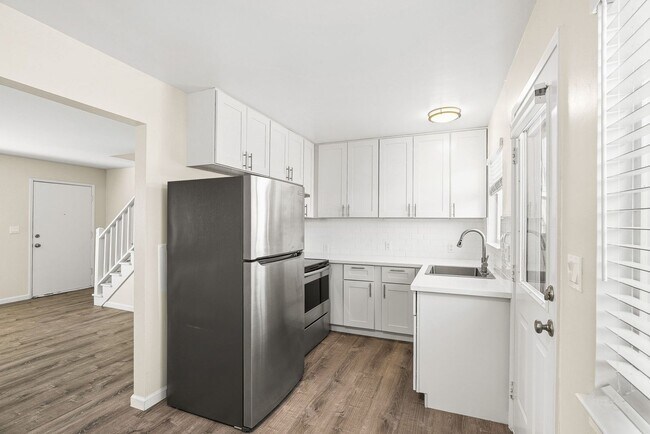 Building Photo - Coastal Comfort in Pleasure Point – Modern 2 Bedroom, 1 Bath