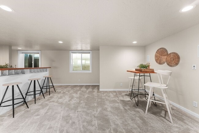 Building Photo - Exceptional Boise West Bench Home