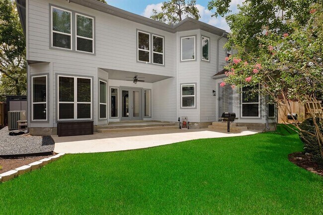 Building Photo - 14 Graceful Elm Ct